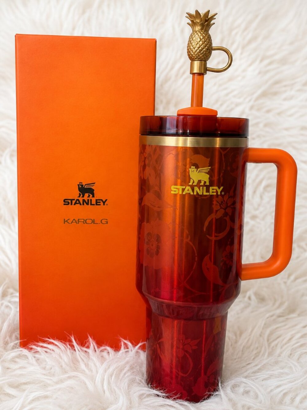 Stanley x KAROL G Quencher H2.0 40oz Tumbler – Limited Edition 🌺🧡